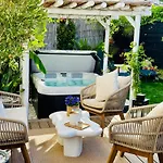 Sejour Detente! Jacuzzi + Jardin Prives * Saint-Raphaël